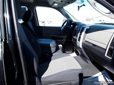 2011 RAM 1500 ST   - Photo 13 - Davenport, IA 52802