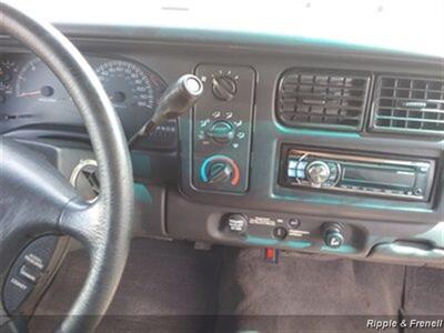 1999 Dodge Dakota Sport   - Photo 10 - Davenport, IA 52802