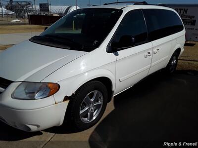 2006 Dodge Grand Caravan SXT   - Photo 3 - Davenport, IA 52802