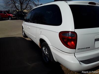 2006 Dodge Grand Caravan SXT   - Photo 8 - Davenport, IA 52802