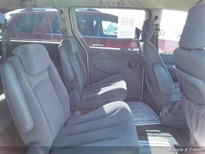 2006 Dodge Grand Caravan SXT   - Photo 11 - Davenport, IA 52802