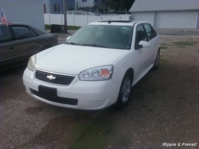 2006 Chevrolet Malibu Maxx LT   - Photo 1 - Davenport, IA 52802