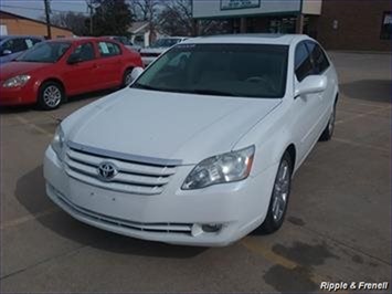 2006 Toyota Avalon Touring   - Photo 1 - Davenport, IA 52802