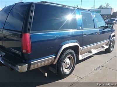 1994 Chevrolet Suburban K1500 4dr K1500   - Photo 6 - Davenport, IA 52802