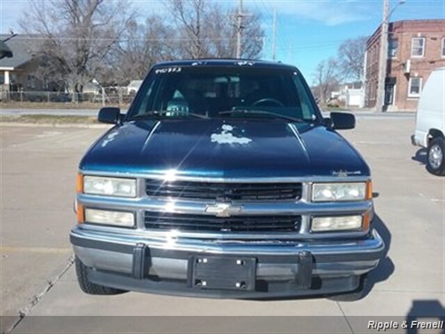 1994 Chevrolet Suburban K1500 4dr K1500   - Photo 1 - Davenport, IA 52802