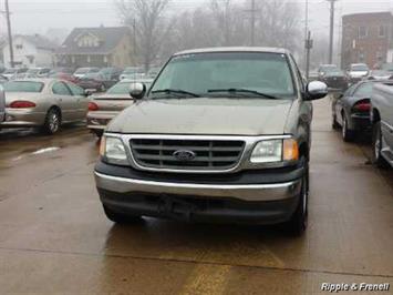 2002 Ford F-150 XLT   - Photo 1 - Davenport, IA 52802