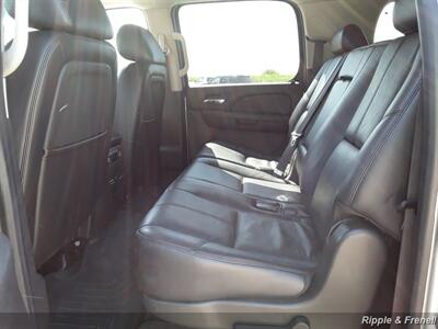 2010 Chevrolet Suburban LT 1500   - Photo 8 - Davenport, IA 52802