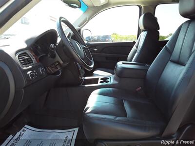 2010 Chevrolet Suburban LT 1500   - Photo 4 - Davenport, IA 52802