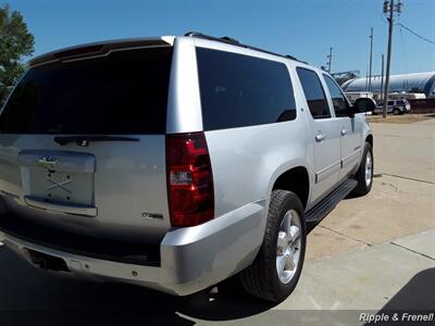 2010 Chevrolet Suburban LT 1500   - Photo 11 - Davenport, IA 52802