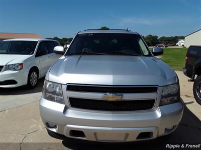 2010 Chevrolet Suburban LT 1500   - Photo 3 - Davenport, IA 52802