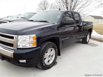 2007 Chevrolet Silverado 1500 LTZ LTZ 4dr Extended Cab   - Photo 3 - Davenport, IA 52802