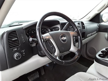 2007 Chevrolet Silverado 1500 LTZ LTZ 4dr Extended Cab   - Photo 12 - Davenport, IA 52802