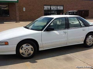 1997 Oldsmobile Cutlass Supreme SL   - Photo 3 - Davenport, IA 52802