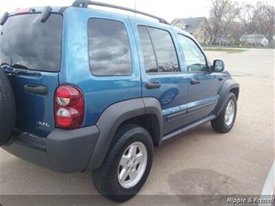 2006 Jeep Liberty Sport Sport 4dr SUV   - Photo 6 - Davenport, IA 52802