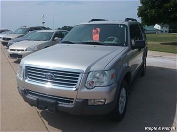 2006 Ford Explorer XLT XLT 4dr SUV   - Photo 1 - Davenport, IA 52802