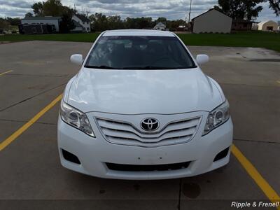 2011 Toyota Camry LE   - Photo 1 - Davenport, IA 52802