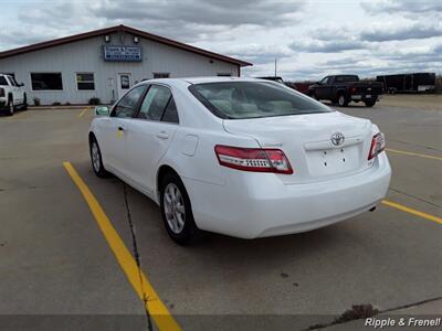 2011 Toyota Camry LE   - Photo 7 - Davenport, IA 52802