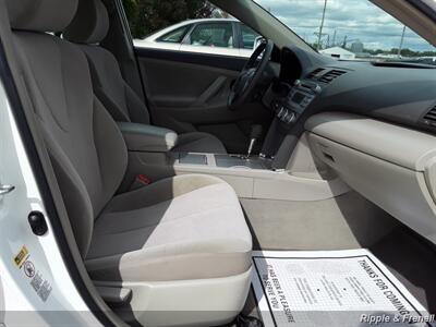 2011 Toyota Camry LE   - Photo 11 - Davenport, IA 52802