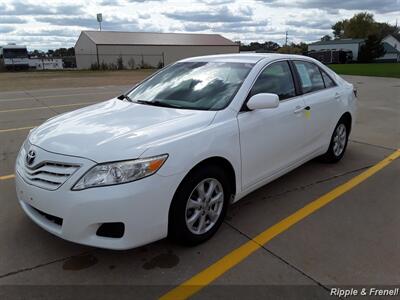 2011 Toyota Camry LE   - Photo 3 - Davenport, IA 52802