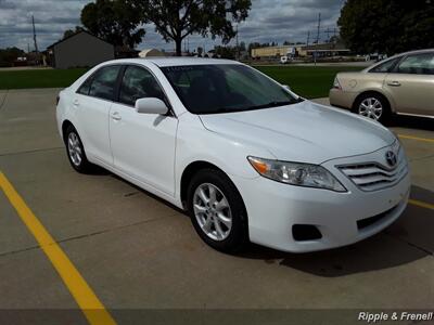 2011 Toyota Camry LE   - Photo 12 - Davenport, IA 52802