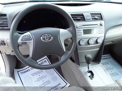 2011 Toyota Camry LE   - Photo 5 - Davenport, IA 52802