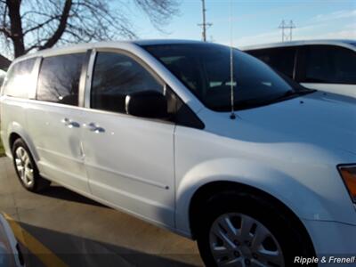 2017 Dodge Grand Caravan SE   - Photo 12 - Davenport, IA 52802