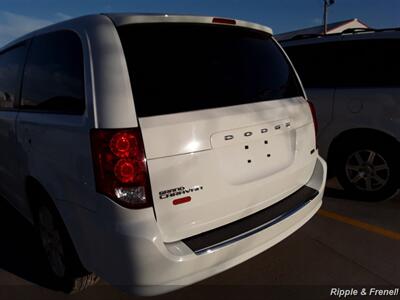 2017 Dodge Grand Caravan SE   - Photo 9 - Davenport, IA 52802