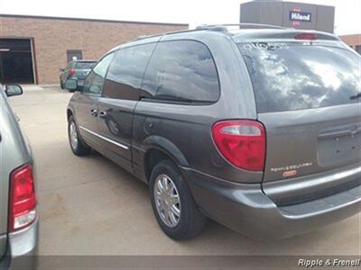 2004 Chrysler Town & Country Touring Platinum Series   - Photo 8 - Davenport, IA 52802