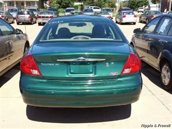 2000 Ford Taurus SE   - Photo 4 - Davenport, IA 52802