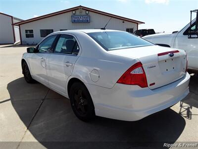 2010 Ford Fusion SE   - Photo 4 - Davenport, IA 52802