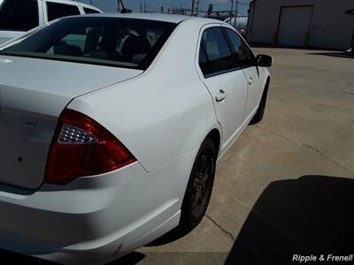 2010 Ford Fusion SE   - Photo 6 - Davenport, IA 52802