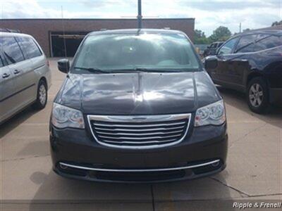 2014 Chrysler Town & Country Touring   - Photo 1 - Davenport, IA 52802