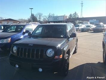 2011 Jeep Patriot Sport   - Photo 1 - Davenport, IA 52802