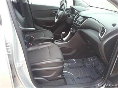 2021 Chevrolet Trax LT   - Photo 10 - Davenport, IA 52802