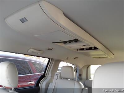 2008 Chrysler Town & Country Touring   - Photo 5 - Davenport, IA 52802