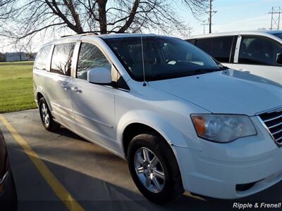 2008 Chrysler Town & Country Touring   - Photo 14 - Davenport, IA 52802