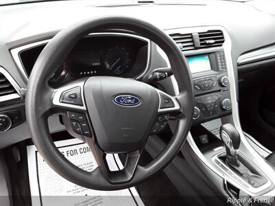 2013 Ford Fusion SE   - Photo 5 - Davenport, IA 52802