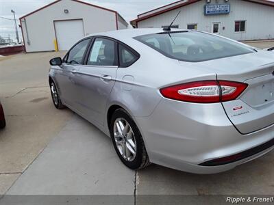 2013 Ford Fusion SE   - Photo 8 - Davenport, IA 52802