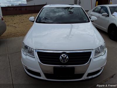 2010 Volkswagen Passat Komfort PZEV   - Photo 1 - Davenport, IA 52802