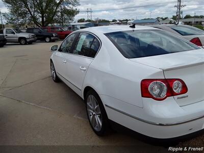 2010 Volkswagen Passat Komfort PZEV   - Photo 4 - Davenport, IA 52802