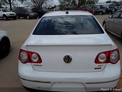 2010 Volkswagen Passat Komfort PZEV   - Photo 5 - Davenport, IA 52802