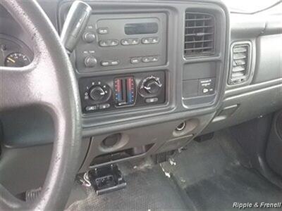 2004 Chevrolet Silverado 2500   - Photo 10 - Davenport, IA 52802