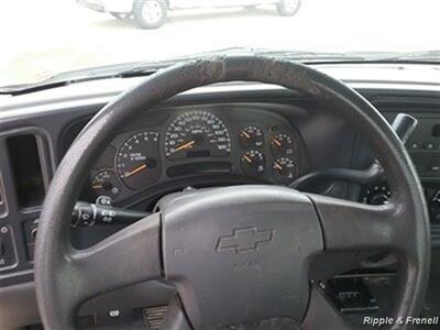 2004 Chevrolet Silverado 2500   - Photo 9 - Davenport, IA 52802