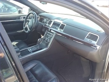 2009 Lincoln MKS   - Photo 11 - Davenport, IA 52802