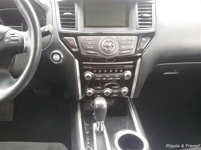 2016 Nissan Pathfinder SV V6   - Photo 14 - Silvis, IL 61282