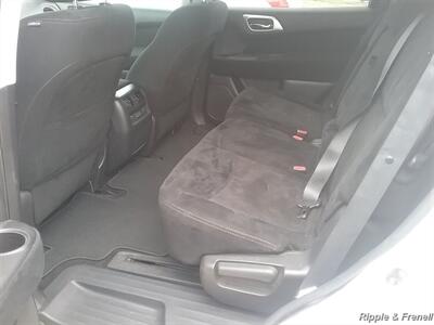 2016 Nissan Pathfinder SV V6   - Photo 9 - Silvis, IL 61282