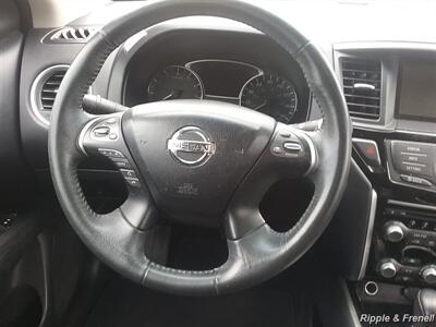 2016 Nissan Pathfinder SV V6   - Photo 13 - Silvis, IL 61282