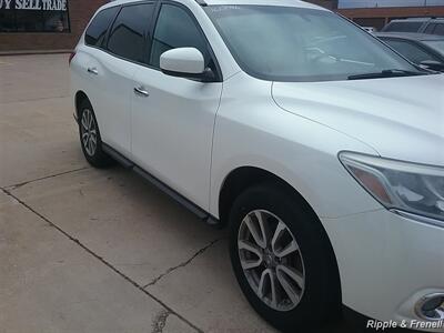 2016 Nissan Pathfinder SV V6   - Photo 4 - Silvis, IL 61282