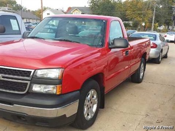 2006 Chevrolet Silverado 1500 Work Truck   - Photo 2 - Davenport, IA 52802