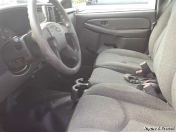 2006 Chevrolet Silverado 1500 Work Truck   - Photo 3 - Davenport, IA 52802